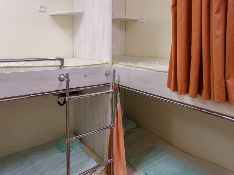 6 - ти местный мужской номер в RE hostel